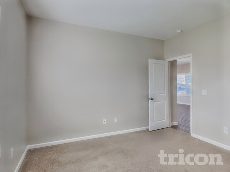 Building Photo - 185 Southern Pl