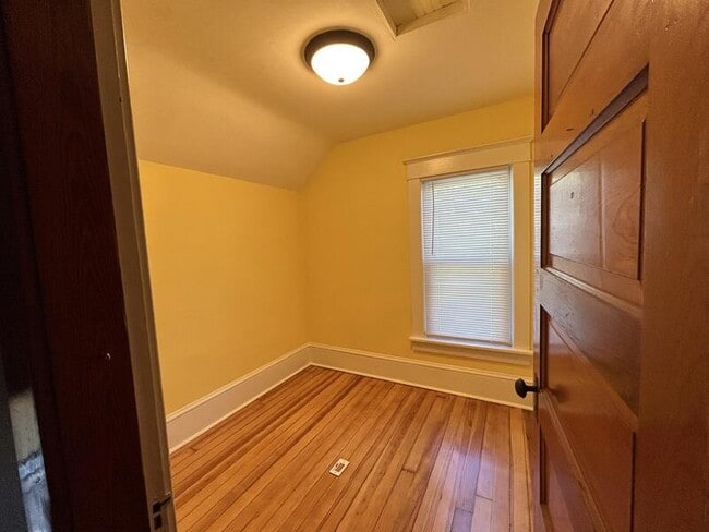 Building Photo - 1113 Vermont St