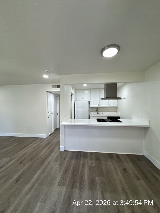Building Photo - MOVE IN READY! 2 WEEKS OFF!! NO APP FEE! UPSTAIRS UNIT WITH BALCONY!