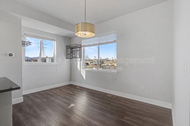 Building Photo - 5651 W 11th Pl