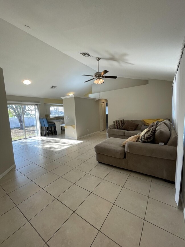 Building Photo - 1602 SW 16th Ct