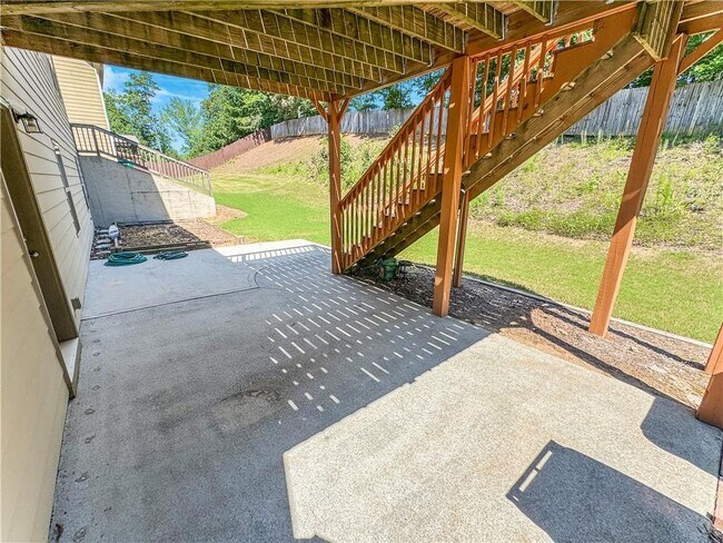 Building Photo - 2435 Manor View