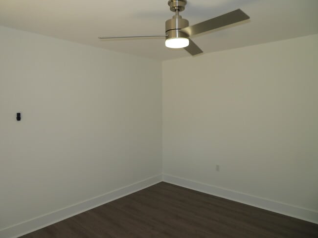 Building Photo - 1700 Embassy Dr