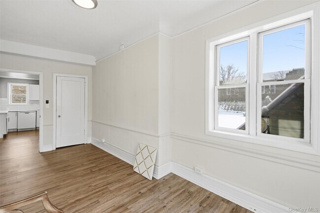 Building Photo - 220-20 Garth Rd