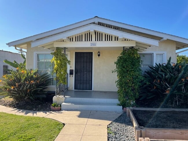 Building Photo - 2 Bedroom 1 Bath Craftsman