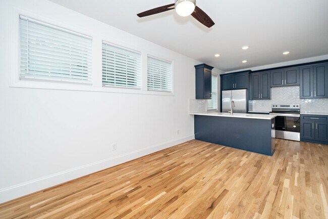 Building Photo - 1634 Crest Rd