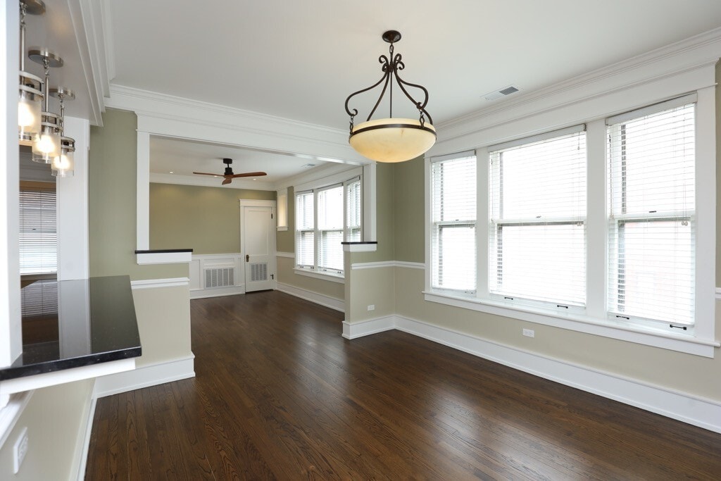 Building Photo - 3837 N Damen Ave