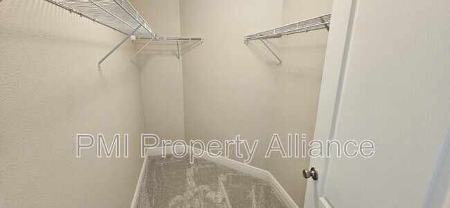 Building Photo - 735 Overpool Ave