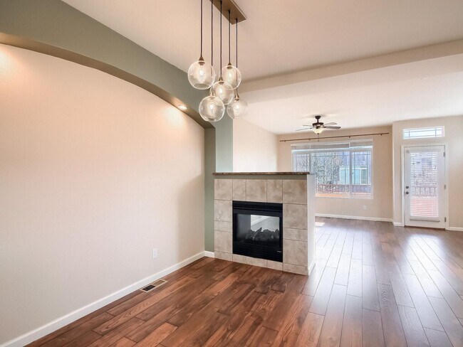 Building Photo - 2 Bedroom Townhome in Denver