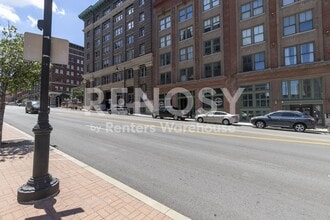 Building Photo - Studio Loft off Broadway