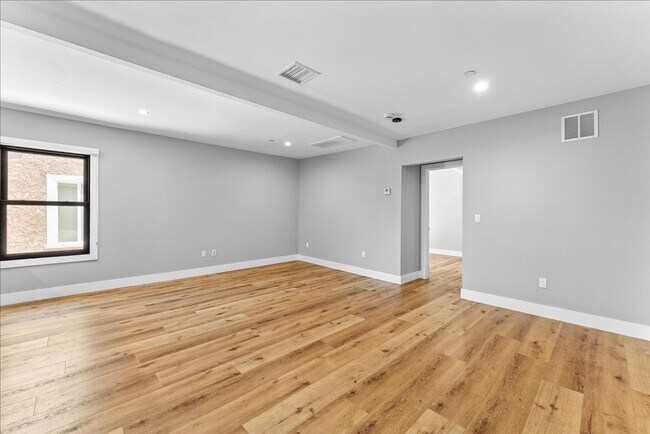 Building Photo - 1182 West Blvd