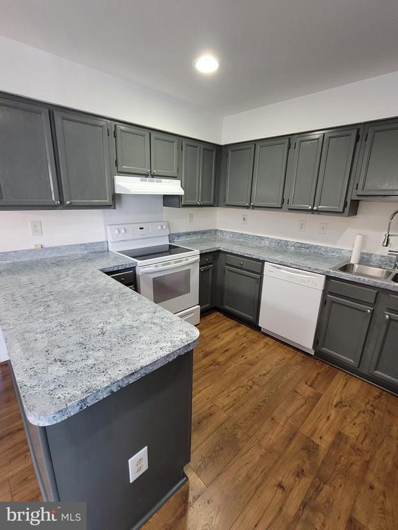 Building Photo - 233 Charleston Ct