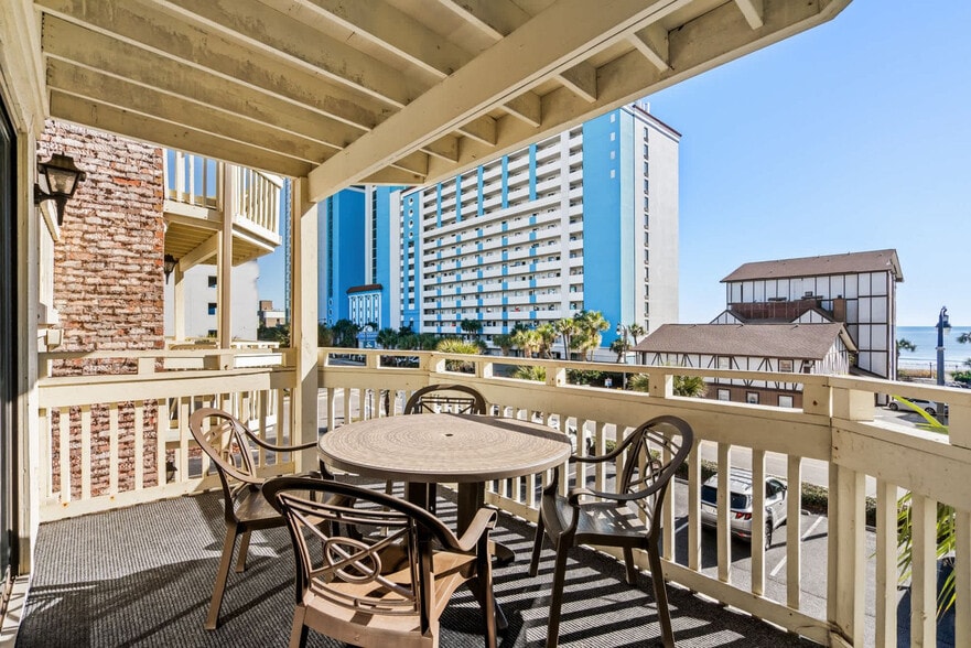 Building Photo - 2805B N Ocean Blvd