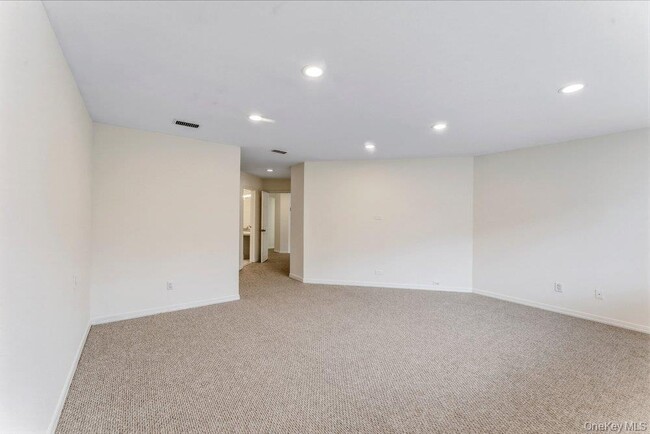 Building Photo - 124 Foxwood Dr