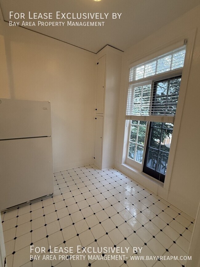 Building Photo - 345 Forest St