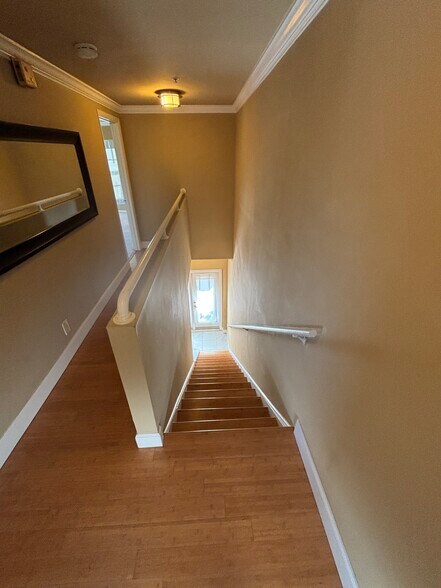 Building Photo - 4950 Bayshore Blvd