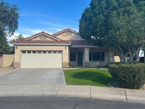 Building Photo - GORGEOUS 3 BEDROOM 2 BATH CUL DE SAC HOME FOR RENT