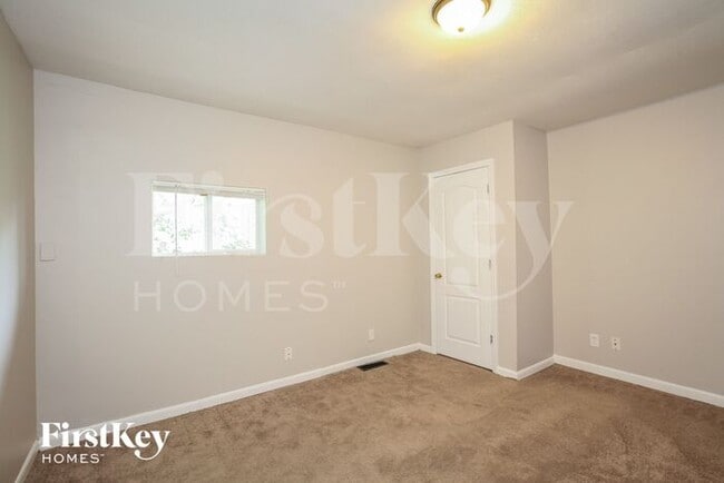 Building Photo - 8074 Hague Rd