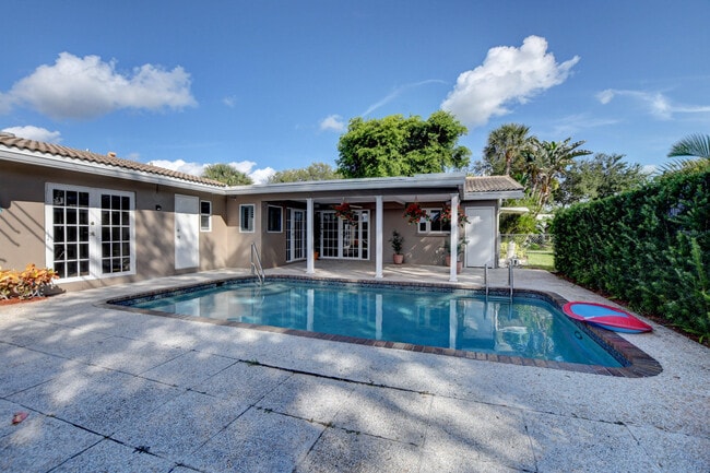 Building Photo - 1010 SW 1st St