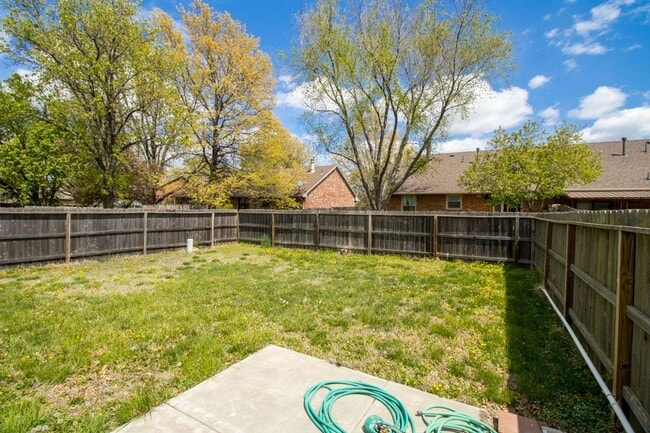 Building Photo - 1832 S Laurel St