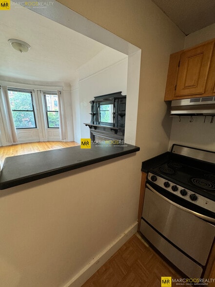 Building Photo - 587 Beacon St