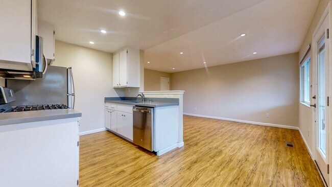 Building Photo - 1145 Edwards St