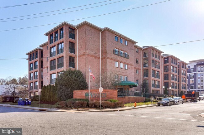 Building Photo - 31 Lambourne Rd