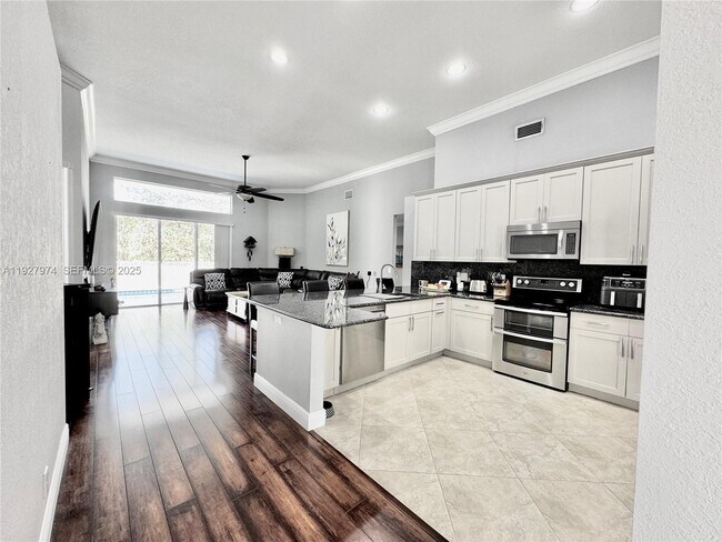 Building Photo - 19754 Dinner Key Dr