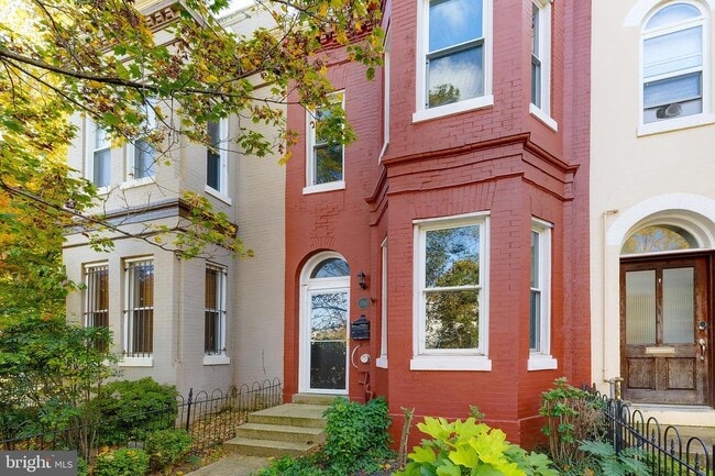 Building Photo - 1393 F St NE