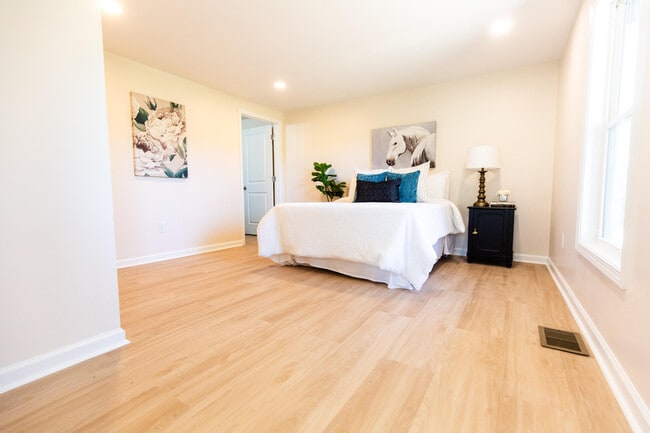 Building Photo - 942 Hawkins - Cummins Rd