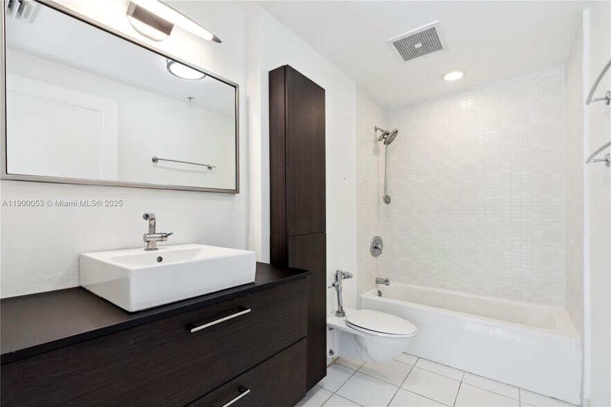 Building Photo - 3451 NE 1st Ave