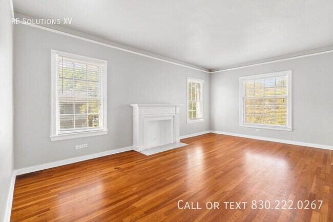 Building Photo - 336 E Lullwood Ave