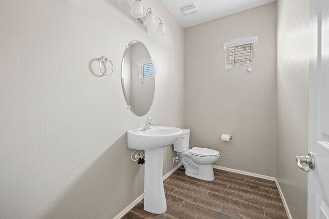Building Photo - Beautiful 3 Bedroom with Den Home in Sagua...