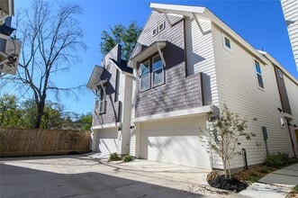 Building Photo - 881 Rachel St