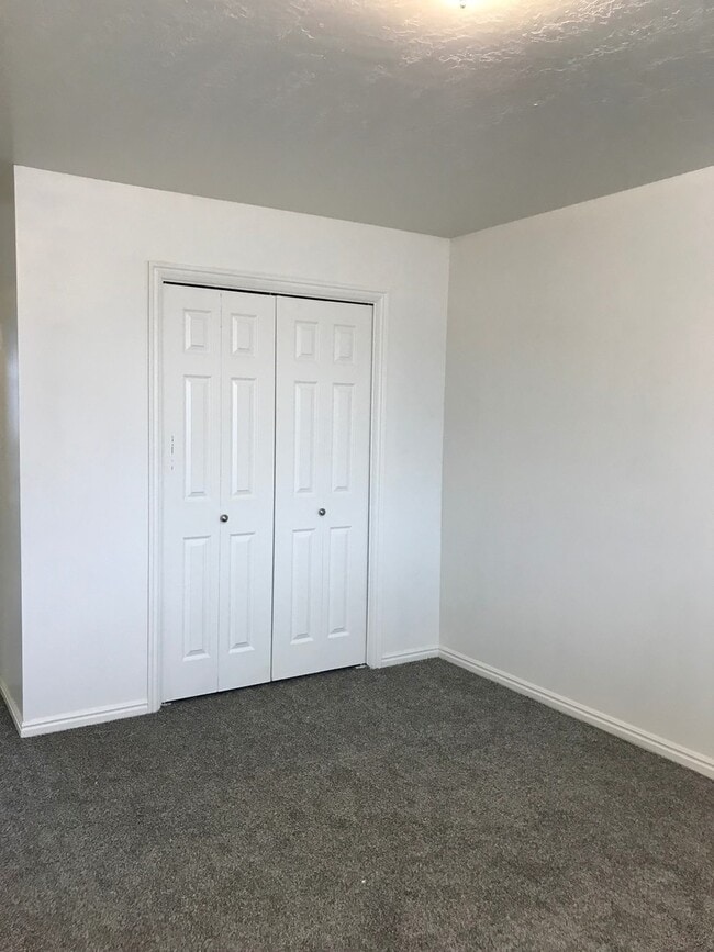 Building Photo - Remodeled Provo Townhome!