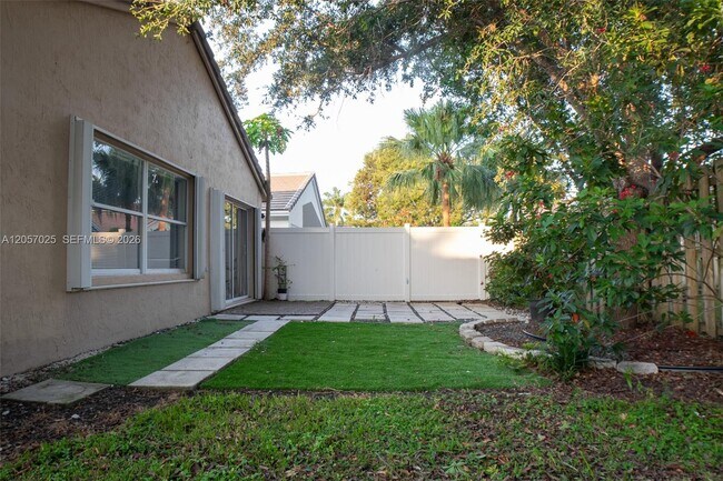 Building Photo - 16410 Sapphire Bend