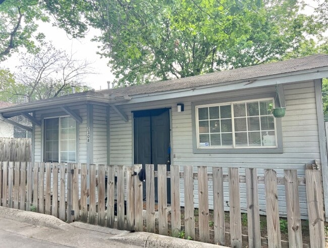 Building Photo - Perfect Student Retreat – Private 1BR Cottage with Washer/Dryer Near UNT