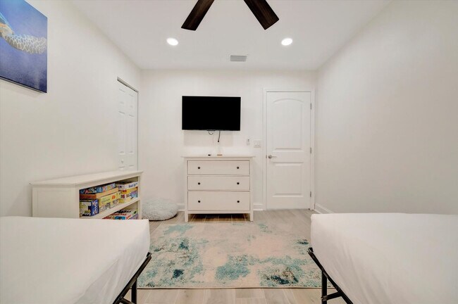 Building Photo - 10 Gulf Blvd