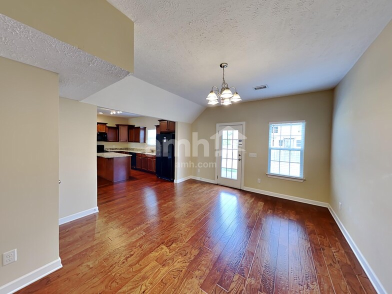 Building Photo - 886 Daybreak Dr