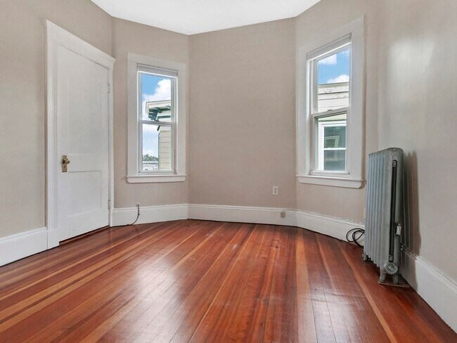 Building Photo - 39 Rosemont St