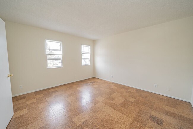 Building Photo - 1467 Russell St