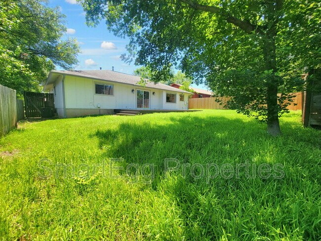 Building Photo - 4802 Gray Fox Dr