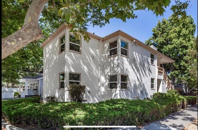 Building Photo - 911 Myrtle St