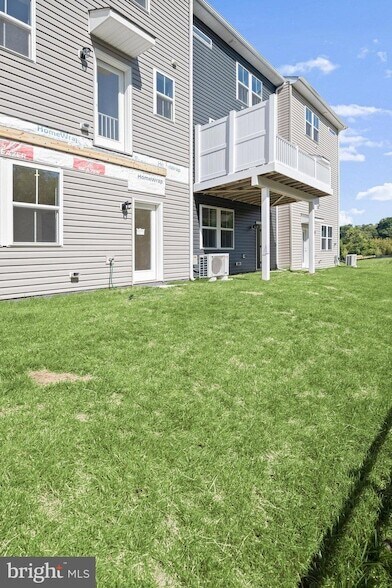 Building Photo - 643 Eastland Row