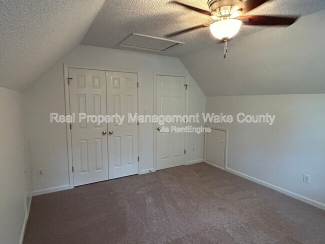 Building Photo - 1811 Kelly Glen Dr