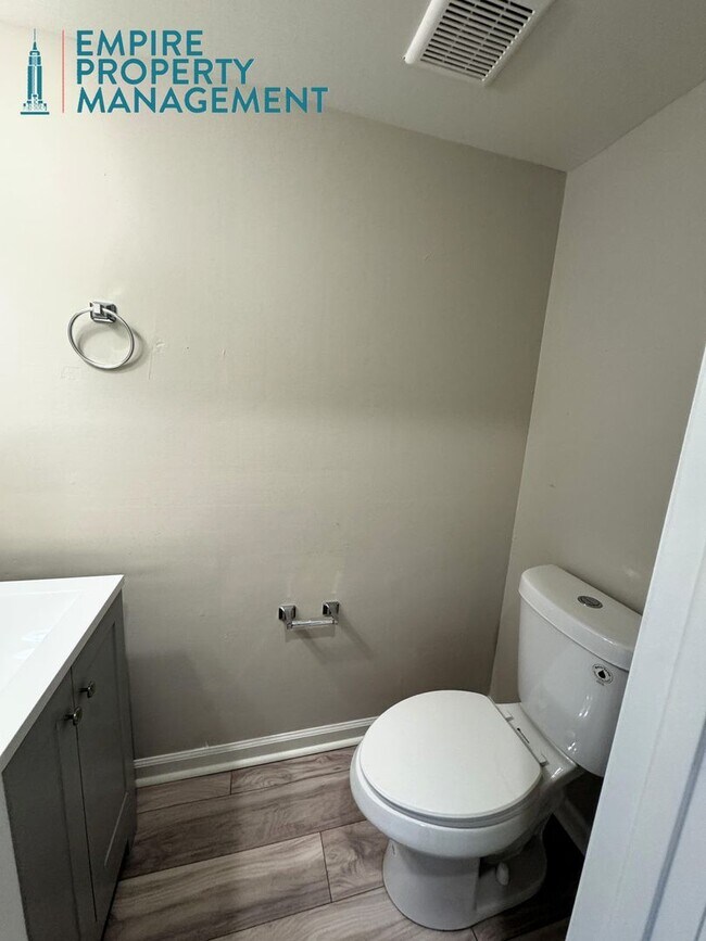 Building Photo - 9006 Mahogany Row SE