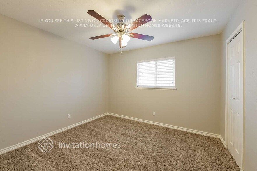 Building Photo - 2600 Treeview Dr