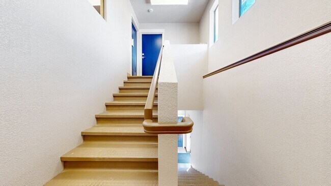 Building Photo - 2 Bed / 2 Bath Newly Renovated Apartment | Walkable Amenities in SW Loveland
