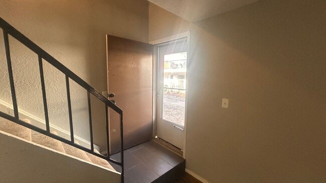 Building Photo - Wonderful 1-bedroom, 1.5-bath loft style condo!