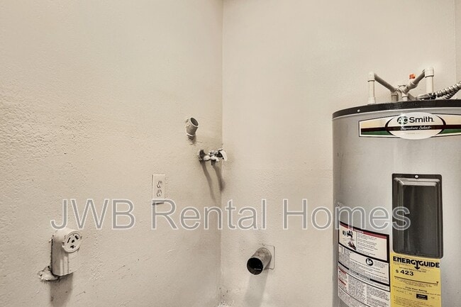 Building Photo - 1171 W 12th St